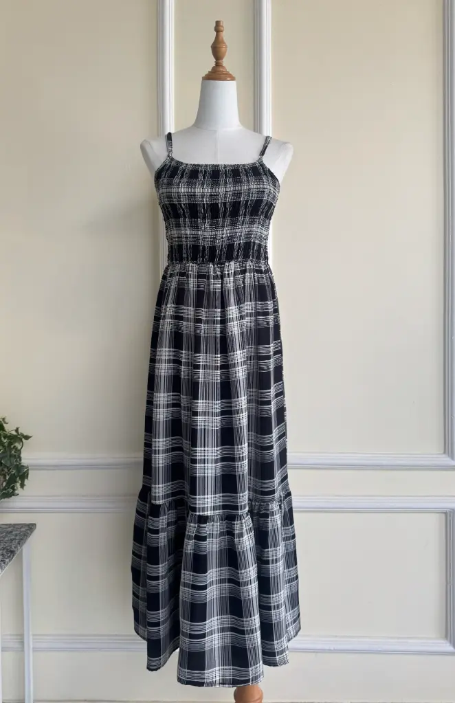 3.40770 HB SS25-433 FLORAL PATCH DRESS (BLACK, S)