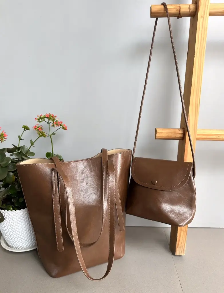 TF23050 HAND BAG
