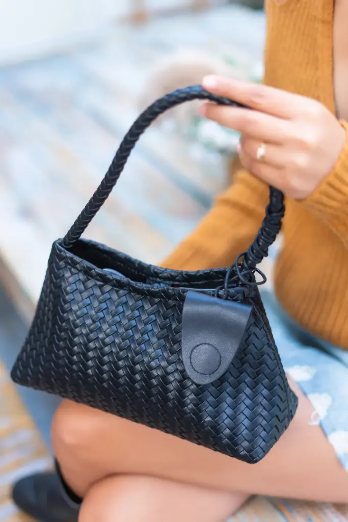 TF3296 HAND BAG