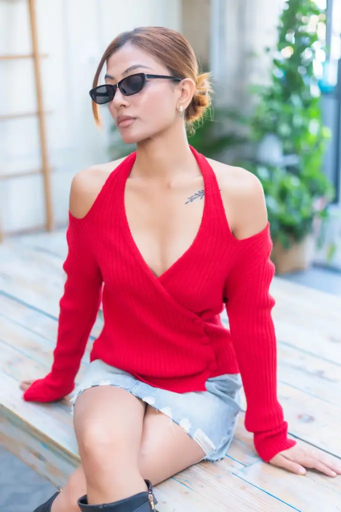 13 LADIES SWEATER