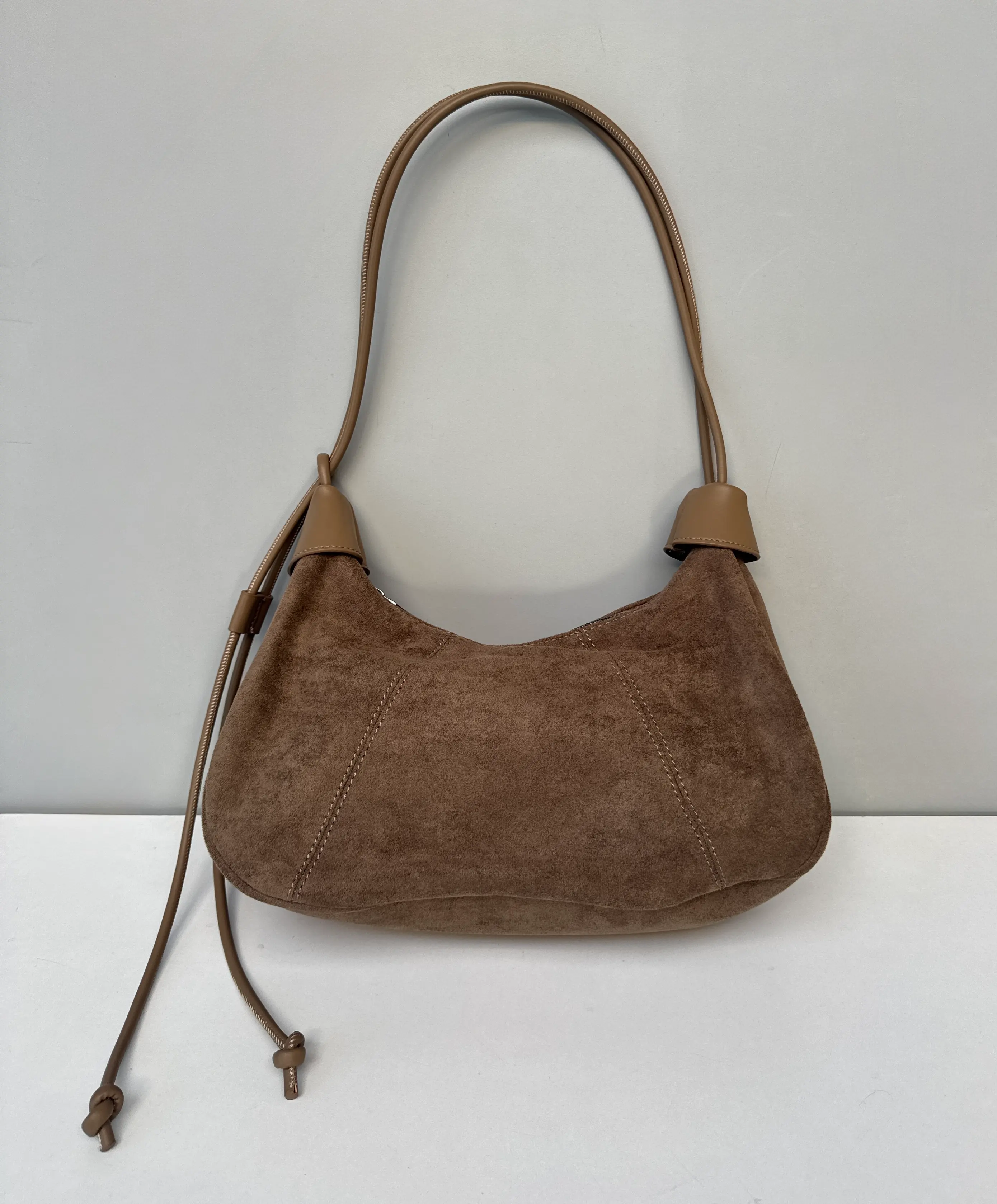 TF70318 HAND BAG