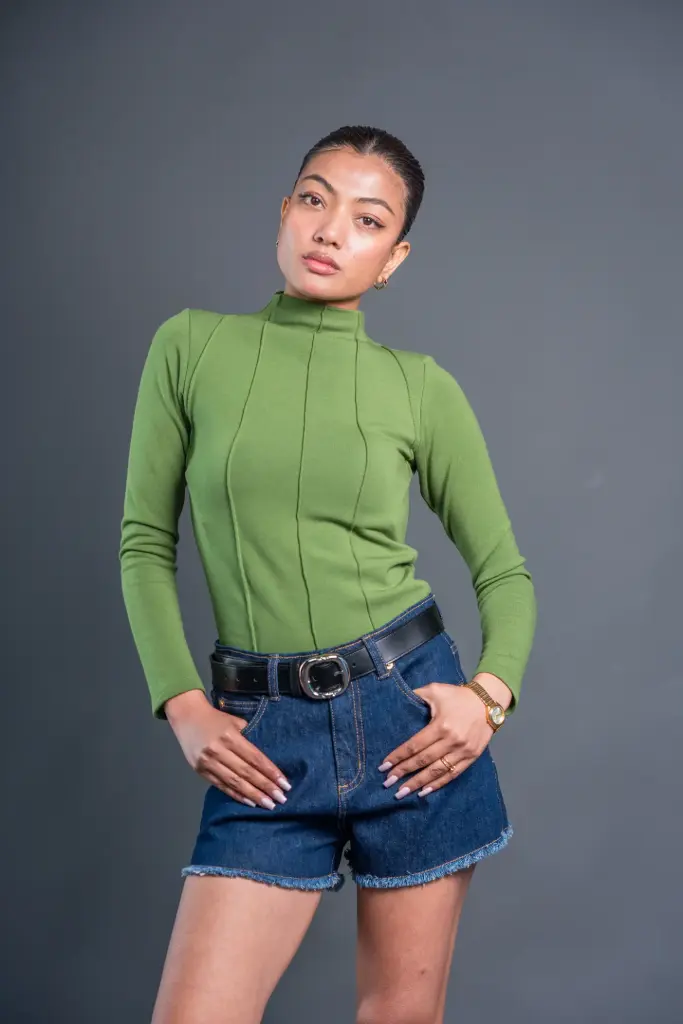 3.52898 HB AW25-62 PANEL T-NECK TOP  (BLACK, S)