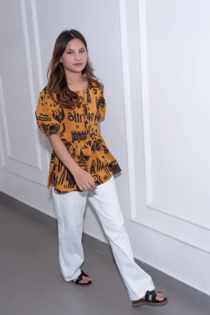 3.61330 HB SS26-66  V NECK RUFFLE TOP (YELLOW, S)